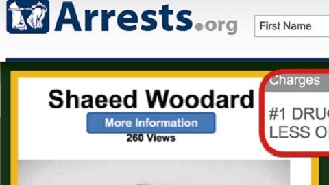 En el portal arrests.org se encuentra el récord criminal de los dos estadounidenses muertos en México.