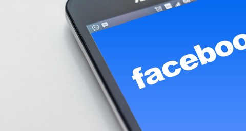 La mujer utilizó un grupo de Facebook para intentar vender a su hijo.
