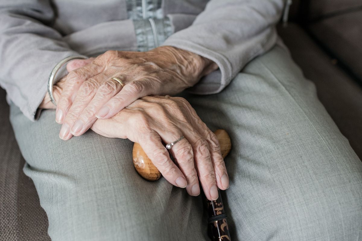 Los Abello dicen que tienen derecho al apartamento, ya que cuidaron amorosamente de la anciana, aunque amenazaron con lanzar sus cenizas por el inodoro.