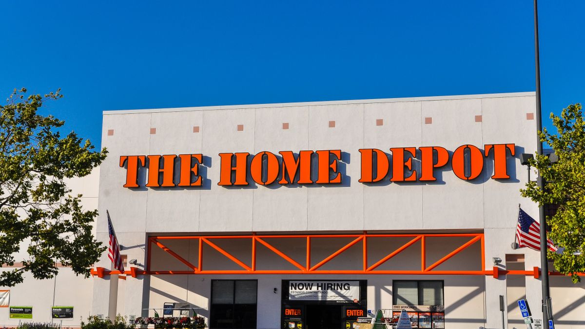 Home Depot seeks remote workers and offers salaries up to $190,000 a year