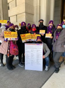 Envían miles de cartas para pedir un pago de salario justo a trabajadores a domicilio en NY