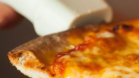 Rebanada de pizza de queso