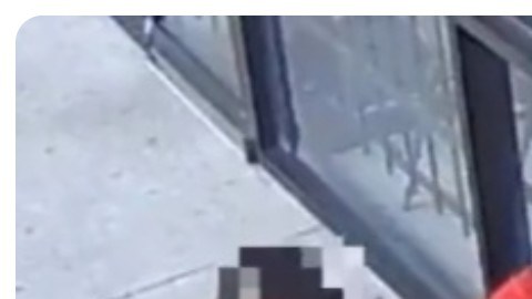 Golpiza y robo a mujer que salió de retirar dinero en banco de Texas