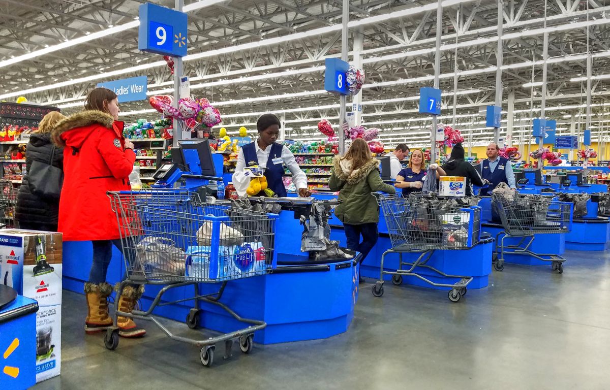 5 tips so you don’t spend more when shopping at stores like Costco and Walmart