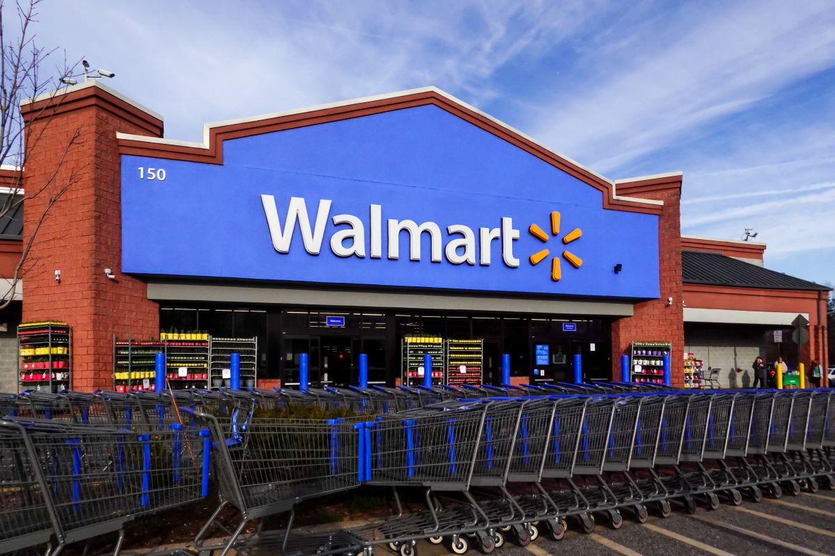 Wal-Mart will lay off hundreds of employees in the next 90 days