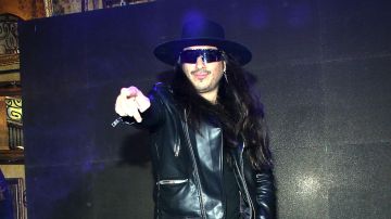 Rey Grupero realizó un show durante una emisión especial de 'La Mesa Caliente'.