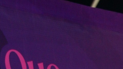 La peruana Laura Bozzo sigue siendo criticada por sus más recientes vestuarios.