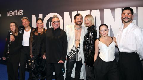 El cantante Ricardo Montaner acompañado de sus familiares.