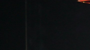 El cantante Carlos Ponce y su esposa Karina Banda son los conductores de 'Enamorándonos, La Isla'.