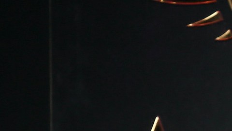 El cantante Carlos Ponce y su esposa Karina Banda son los conductores de 'Enamorándonos, La Isla'.