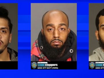 Tres sospechosos buscados por NYPD.