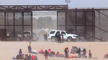 Cierre de aduana genera caos en la frontera entre México y EEUU