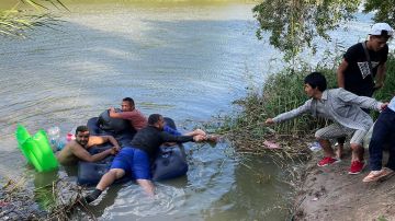 Migrantes en México se lanzan al río Bravo por desesperación de llegar a EEUU