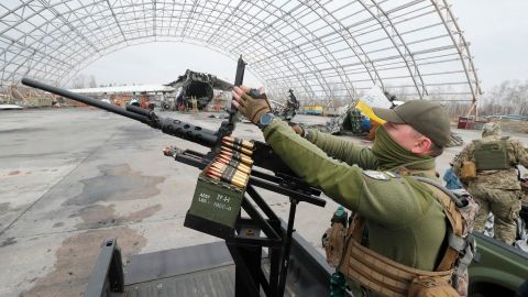 El coronel ucraniano, Roman Kostenko señaló que la intensidad de los combates en el frente de Bajmut varía mucho cada día.