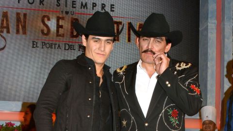 El cantante Julián Figueroa poco antes de su muerte escribió lo que sentía por su padre, debido a que no estaba con él desde hace ocho años.