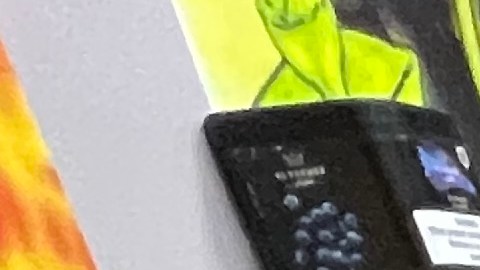 Autoridades de NY continúan bloqueando el paso a las tiendas piratas de humo.
