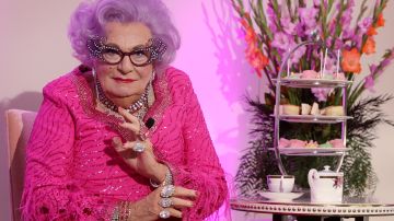 Barry Humphries en su alter ego Dame Edna.