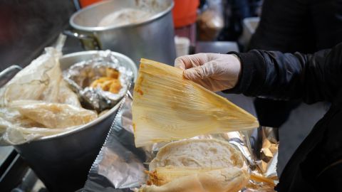 Venta de tamales en calle de Nueva York