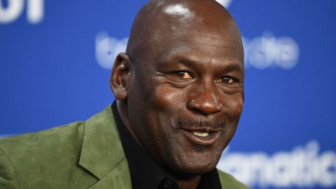 Michael Jordan vuelve a establecer récord en subastas deportivas.