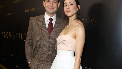 Patrick J. Adams y Troian Bellisario se mudaron a esta propiedad en 2016.