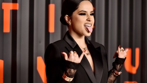 Becky G disfrutó de la presentación de Peso Pluma.