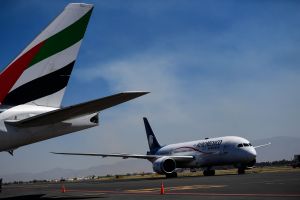 Dos aviones se impactan al rodar en pistas del Aeropuerto Internacional de Ciudad de México