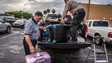 Residentes de un condominio de estructura inestable en Florida tuvieron que ser evacuados