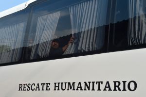 Rescatan a 209 migrantes en tráiler abandonado en México