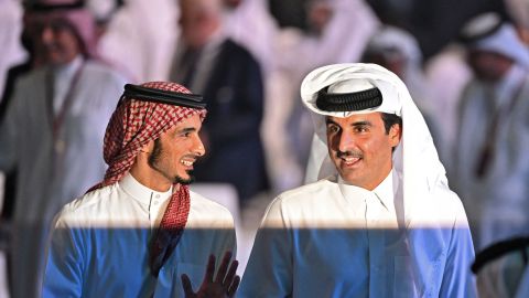 Emir de Qatar (Derecha) junto a su hermano (Izquierda)