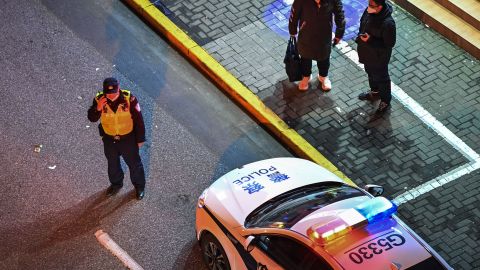 Autoridades de China arrestan a editor que publicó libros críticos sobre el Partido Comunista chino