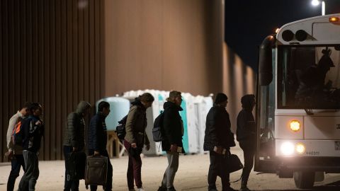 La Administración Biden creyó que con el fin del Título 42 podría aumentar el arribo de inmigrantes.