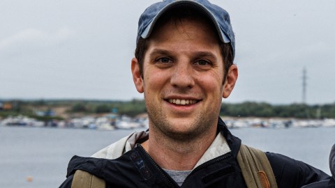 El reportero del periódico The Wall Street Journal, Evan Gershkovich, fue detenido en Rusia por espionaje.