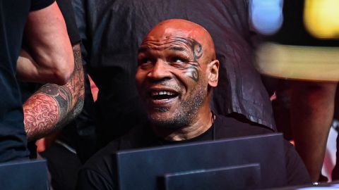 Mike Tyson durante una pelea de MMA a inicios del mes de abril.