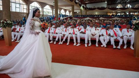 Cientos de parejas contrajeron nupcias al mismo tiempo en Sudáfrica.