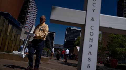 Vigilia tras tiroteo en banco de Louisville, Kentucky