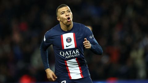 Kylian Mbappé celebra su gol ante Lens en la Ligue 1.