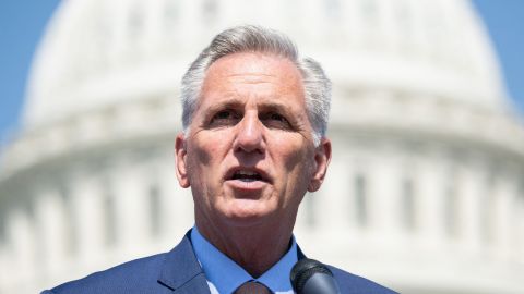 El presidente de la Cámara Kevin McCarthy desafió al presidente Joe Biden a tener negociar el techo de la deuda.