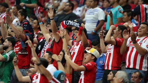 Los fanáticos de Chivas celebraron con todo la victoria ante Cruz Azul.