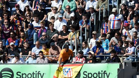 El aficionado del Atlético de Madrid se movilizó desde Polonia al Camp Nou para ver a su equipo.