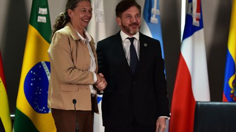 El presidente de Conmebol junto a Ana Moser, ministra de Deportes de Brasil.