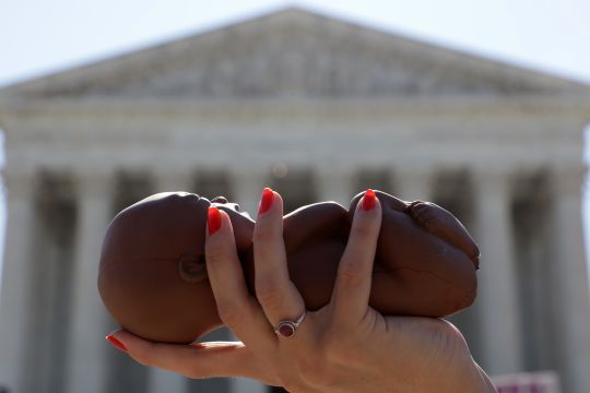 Corte Suprema bloquea temporalmente la restricción de acceso a la píldora abortiva a nivel nacional