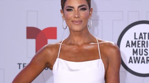 Gaby Espino mostró apenada el desorden de su armario.