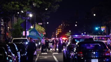 El jefe de la policía de D.C., Robert Contee, indicó que dos hombres y dos mujeres fueron impactados por las balas.