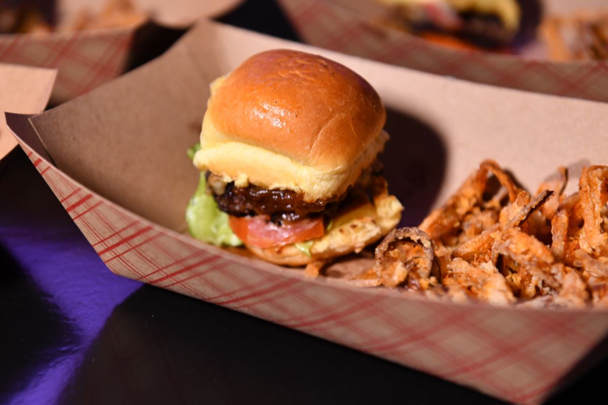 The 7 Best Places to Eat a Burger in New York City According to AI