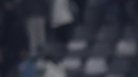 Fede Valverde levanta la copa de la UEFA Champions League en 2022.