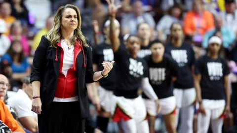 Becky Hammon, entrenadora de Las Vegas Aces de la WNBA.