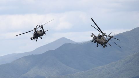 Helicópteros AH-64 Apache.