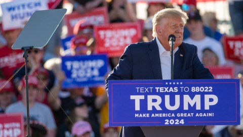La convocatoria de Trump a la prensa coincide con la publicación de un comunicado en el que da a conocer una encuesta que favorece sus intereses electorales.
