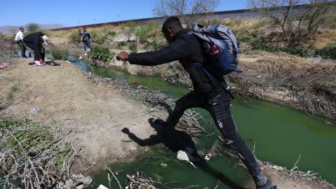 Uno de los migrantes dijo que lo único que quieren es transitar de manera libre y pacíficamente por México para llegar a EE.UU.