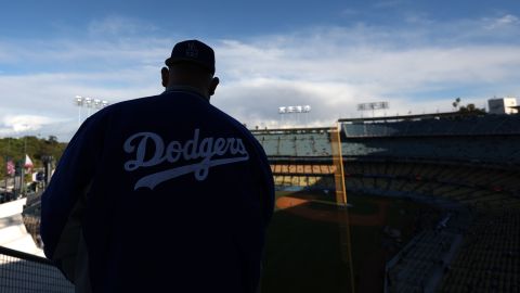 El fanático sacrificó su ingreso al Dodger Stadium por un año a cambio del sí en la propuesta.